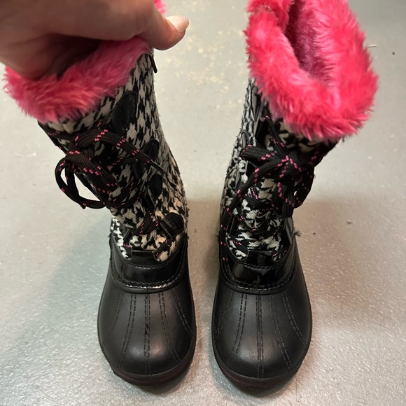 Ozark Trail girls snow boots size 1, worn once - Picture 3 of 6